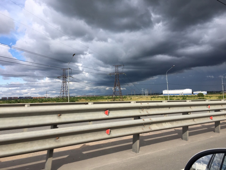 Небо к юго-востоку от Петербурга.